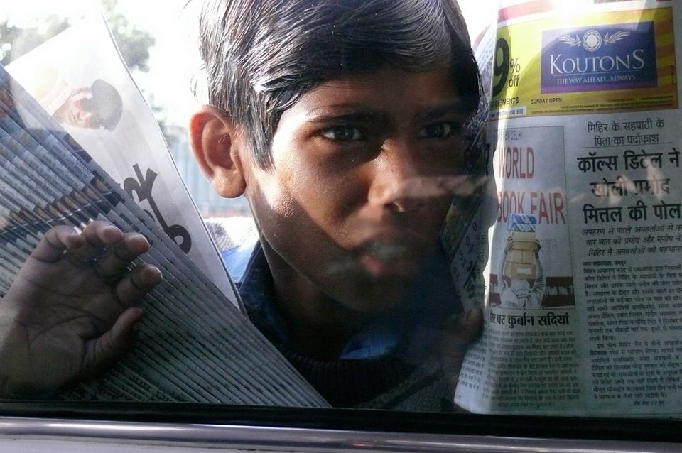 photo perso newspaper seller india